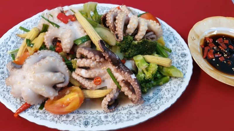 Stir-fried mixed octopus