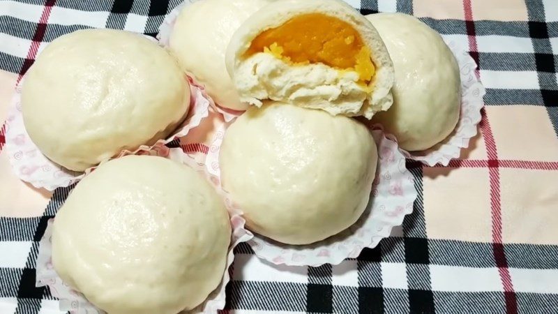  Cheese-filled steamed bun 