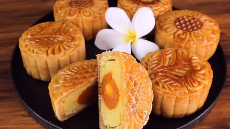 Durian mooncake