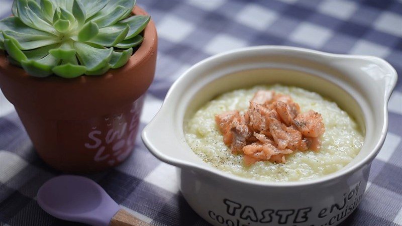 Salmon and pea porridge