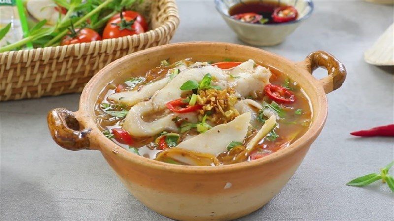 Sour bamboo shoot soup with red tilapia