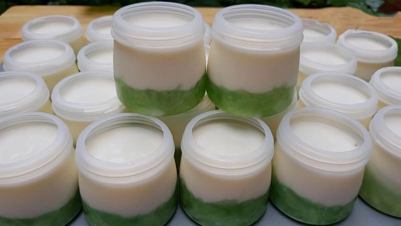 Green sticky rice yogurt