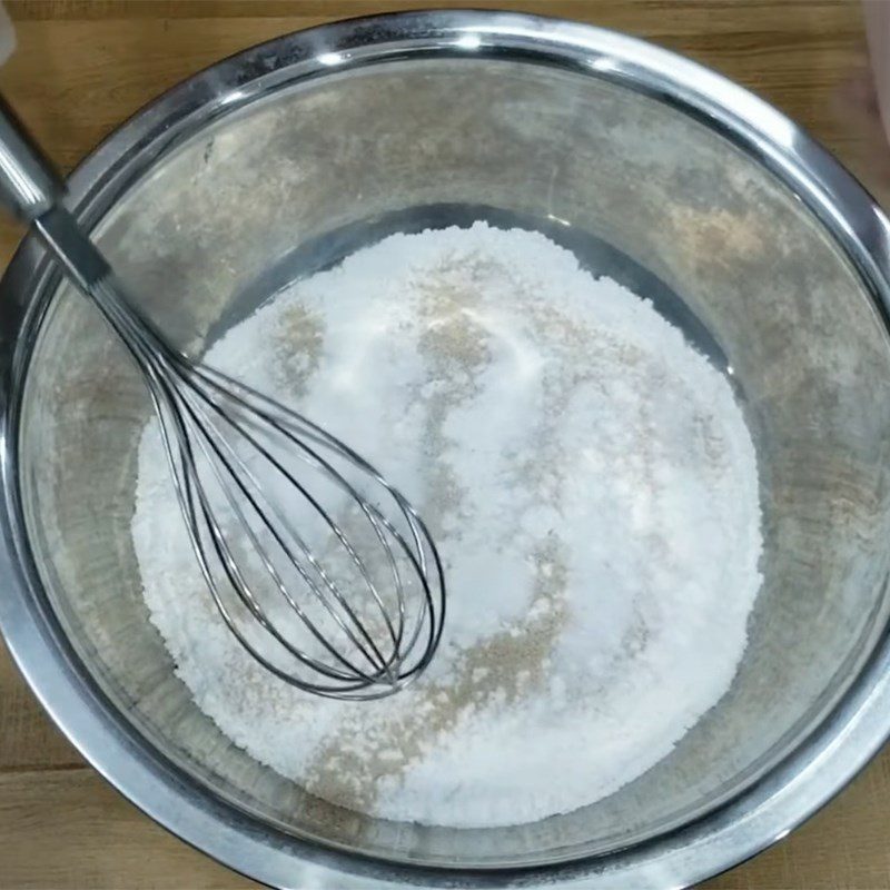 Step 1 Mixing the dough for bread without baking powder