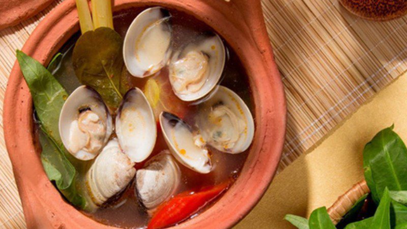 Clam soup with sour flavor