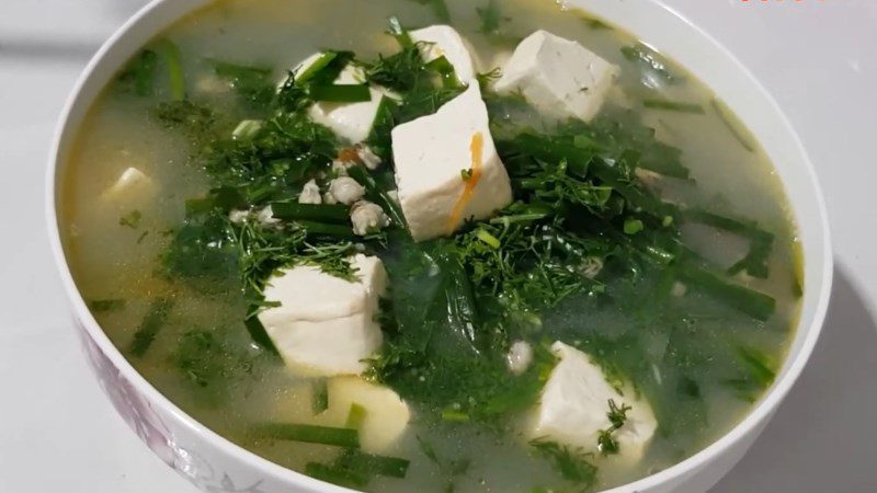 Clam soup with chives