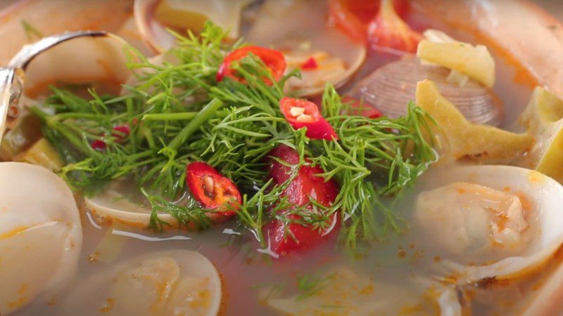 Clam soup with star fruit