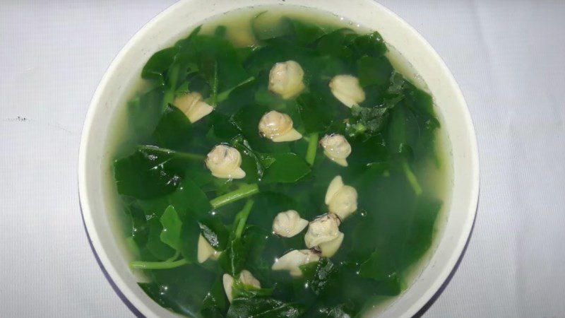 Clam soup with water morning glory