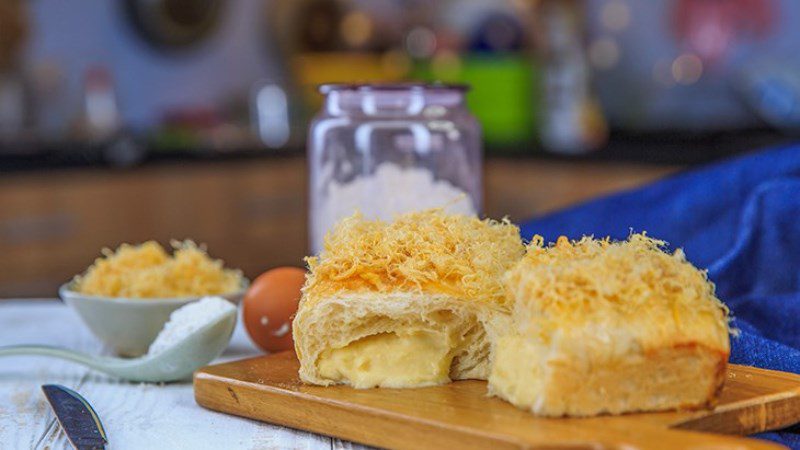 Pork floss cheese bread