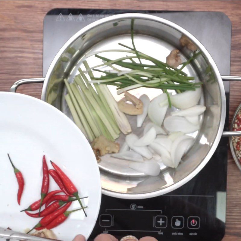 Step 5 Cook the chicken Chicken in fish sauce