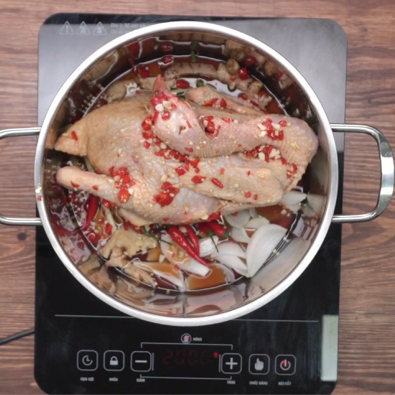 Step 5 Cook the chicken Chicken in fish sauce