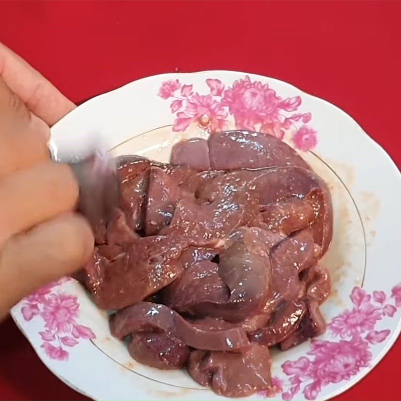 Step 1 Prepare and marinate pig liver Garlic Fried Liver