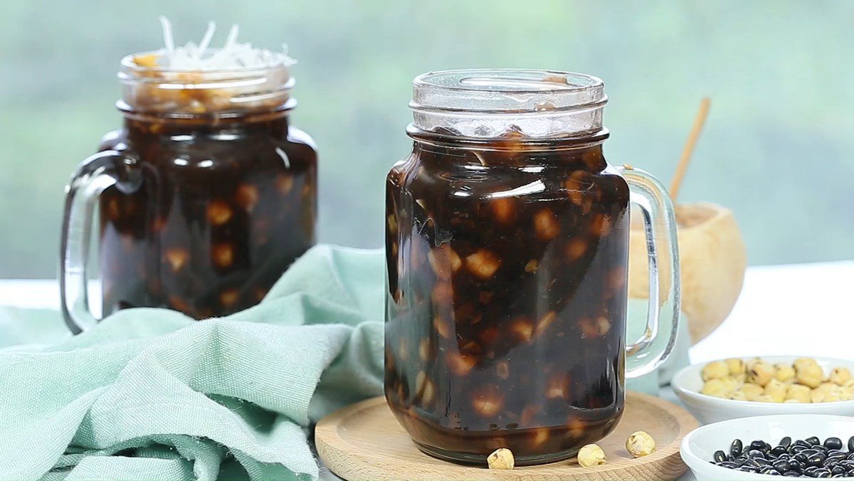 Lotus seed and black bean dessert