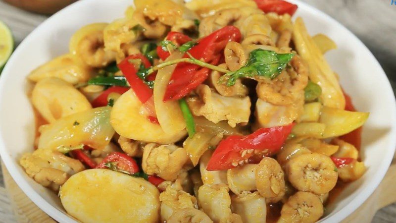 Stir-fried pig's intestines with mushrooms