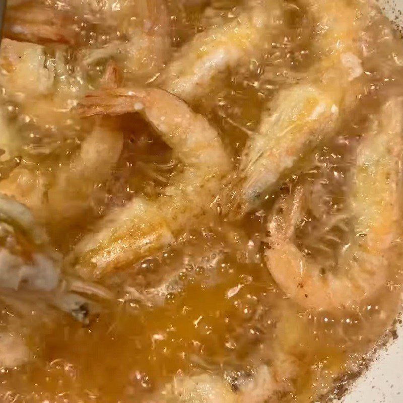 Step 3 Frying shrimp Salted shrimp with lemongrass