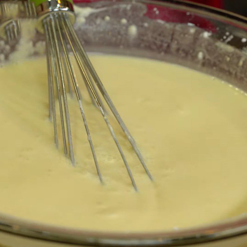 Step 2 Mixing the batter for bánh xèo Bánh xèo with mushroom