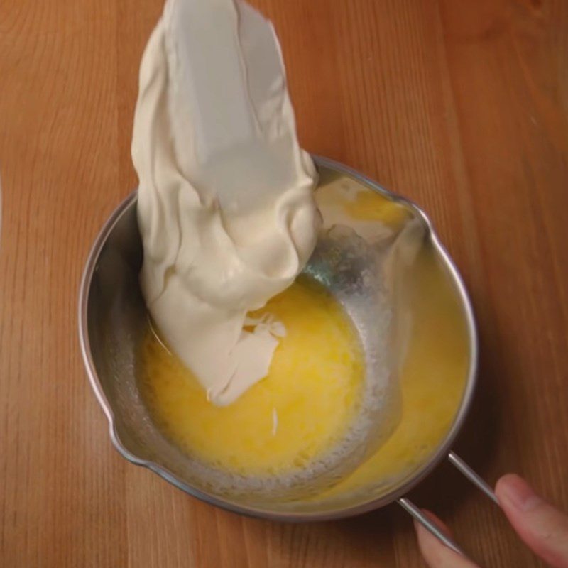 Step 3 Mixing the cake batter Kiwi heart-shaped cake