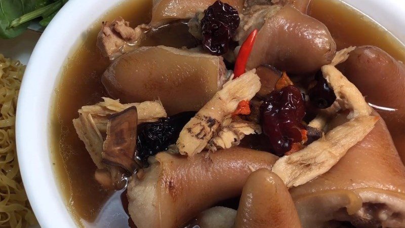 Pork Tail Stewed with Herbal Medicine