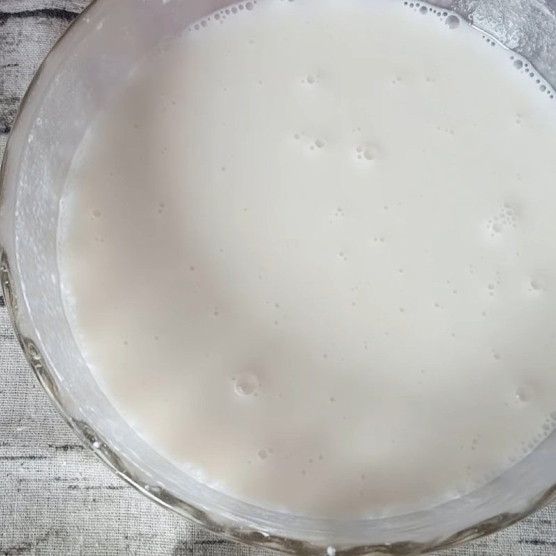 Step 4 Steam and knead the dough for sticky rice cake with mung bean filling