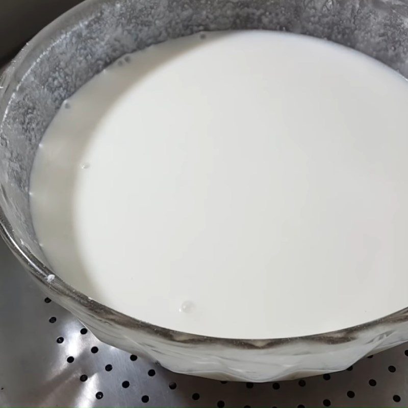 Step 4 Steam and knead the dough for sticky rice cake with mung bean filling