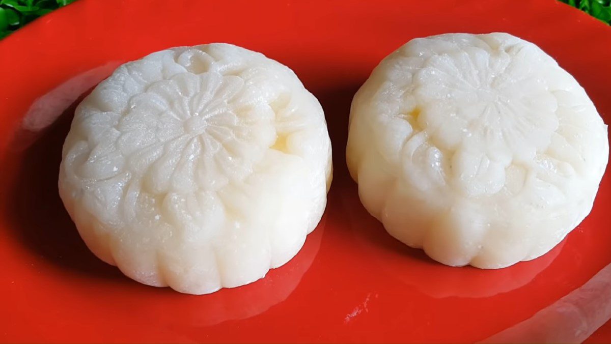 Soft cake using glutinous rice flour with mung bean filling