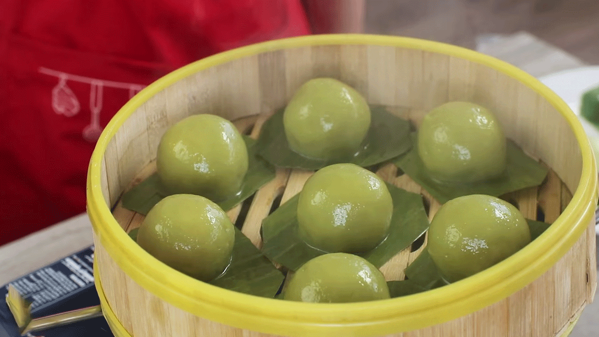 Bánh ít trần lá dứa with mung bean filling