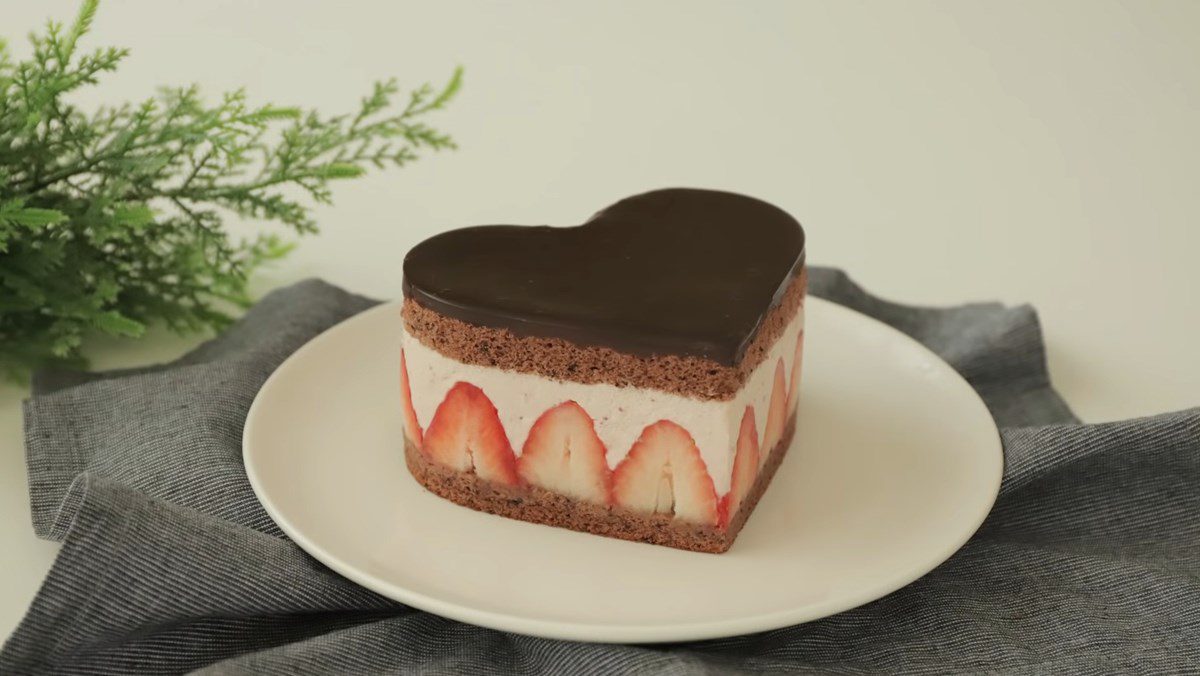 Strawberry chocolate heart-shaped cake