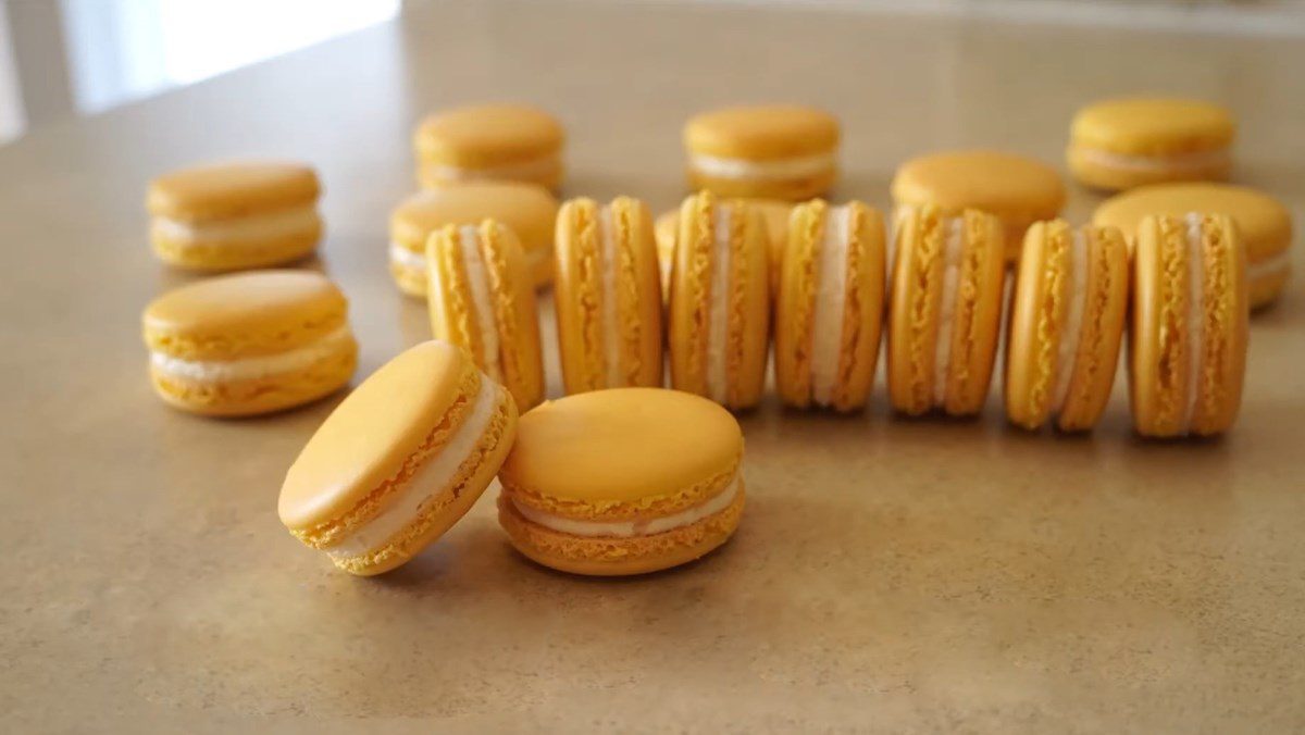 Lemon macarons made with flour