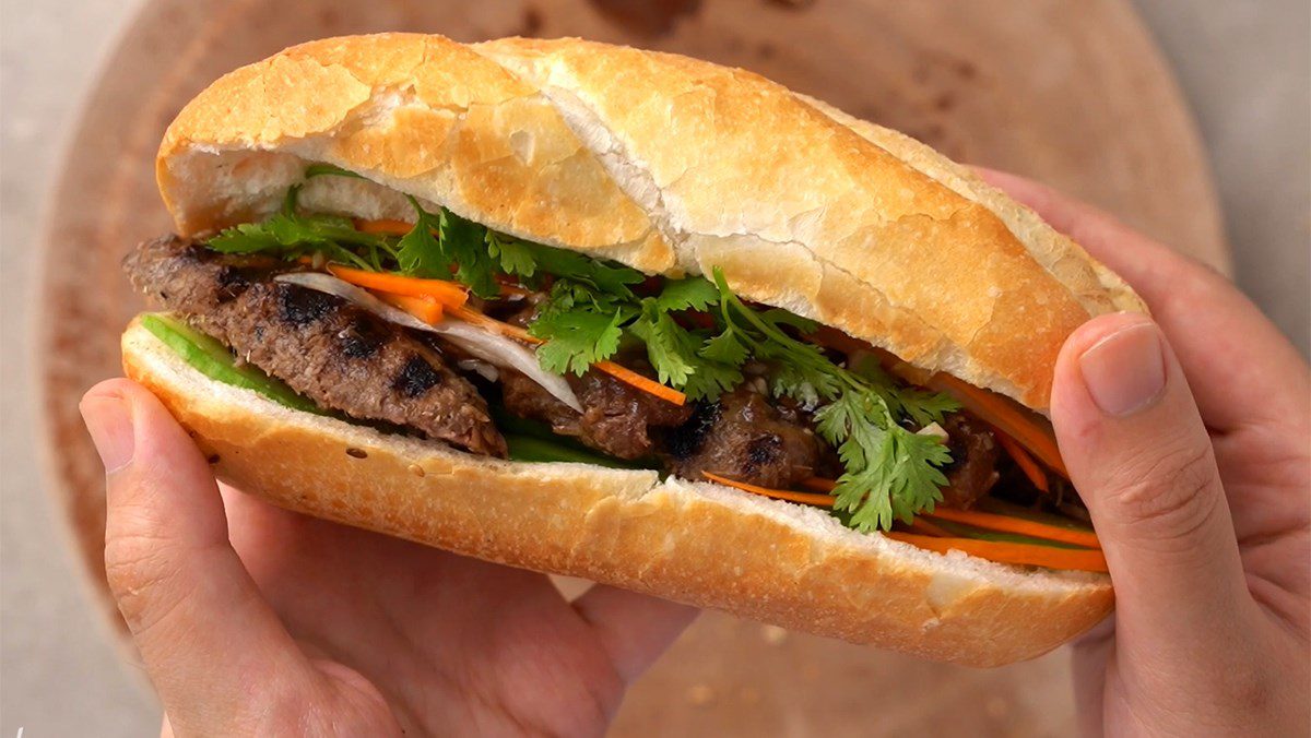 Bánh mì thịt bò nướng