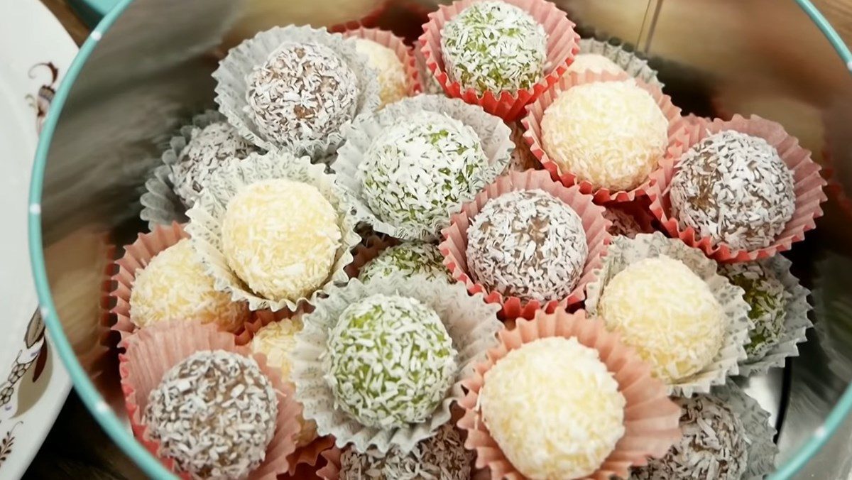 Colorful raffaello cake