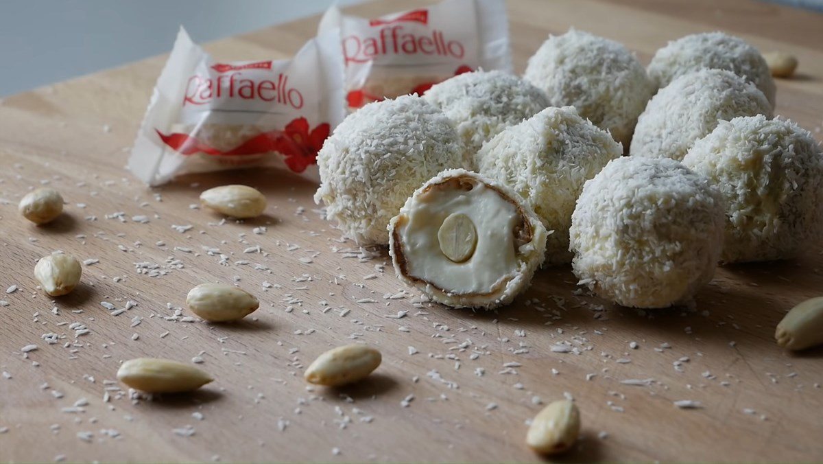 Raffaello cake with waffle