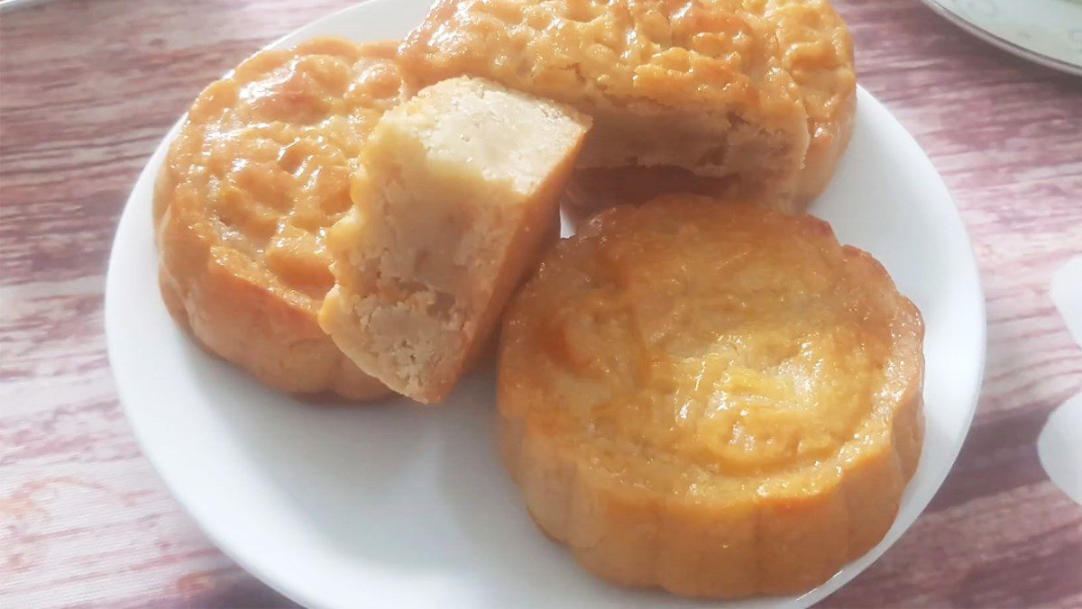 Mooncake for diabetics with lotus seed filling