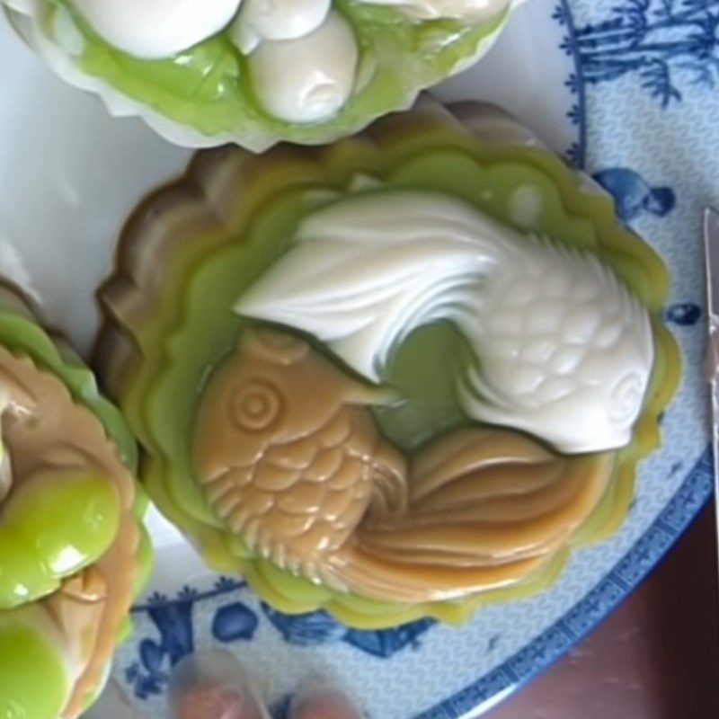 Step 8 Completion of the mung bean mooncake with jelly