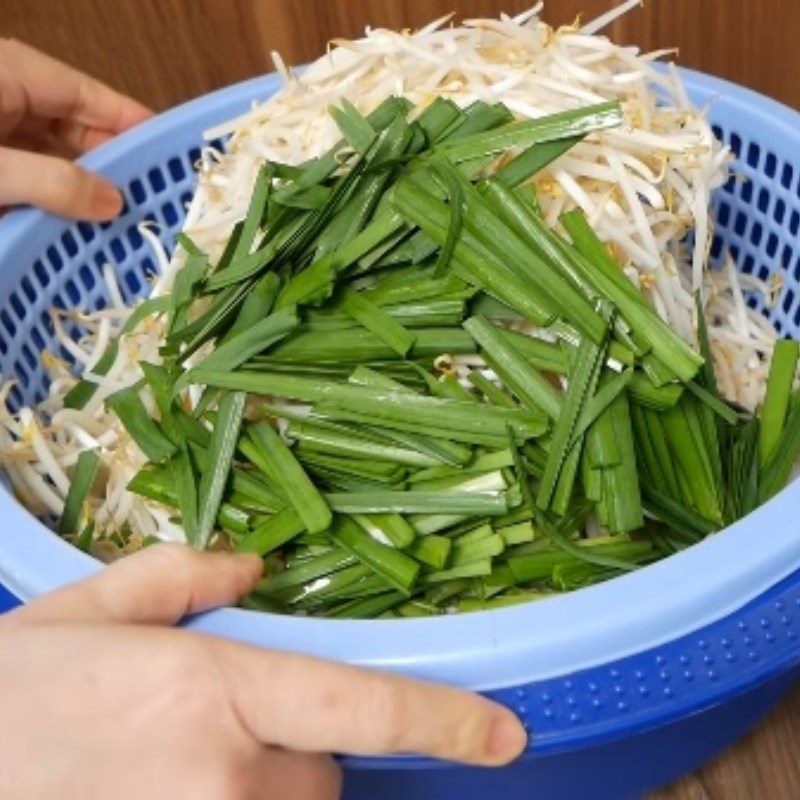 Step 3 Prepare the remaining ingredients for Binh Dinh pancake with shrimp and squid filling