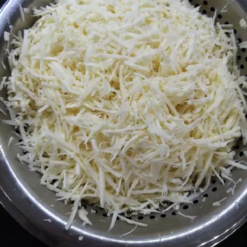 Step 1 Shred the cassava Baked Shredded Cassava Cake