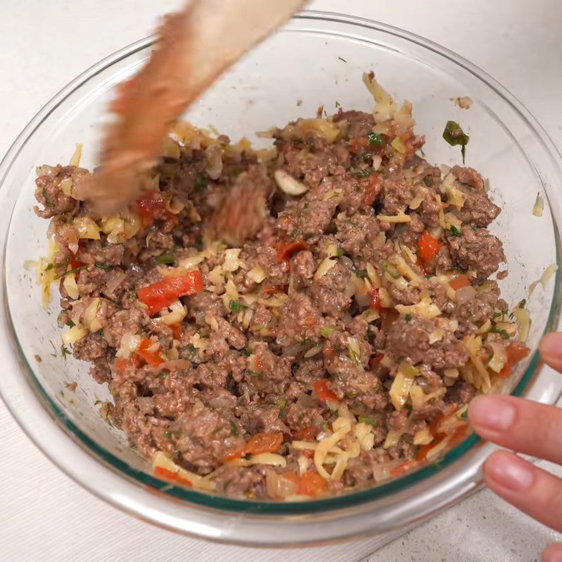 Step 3 Grate and mix cheese with minced beef Baguette with minced beef