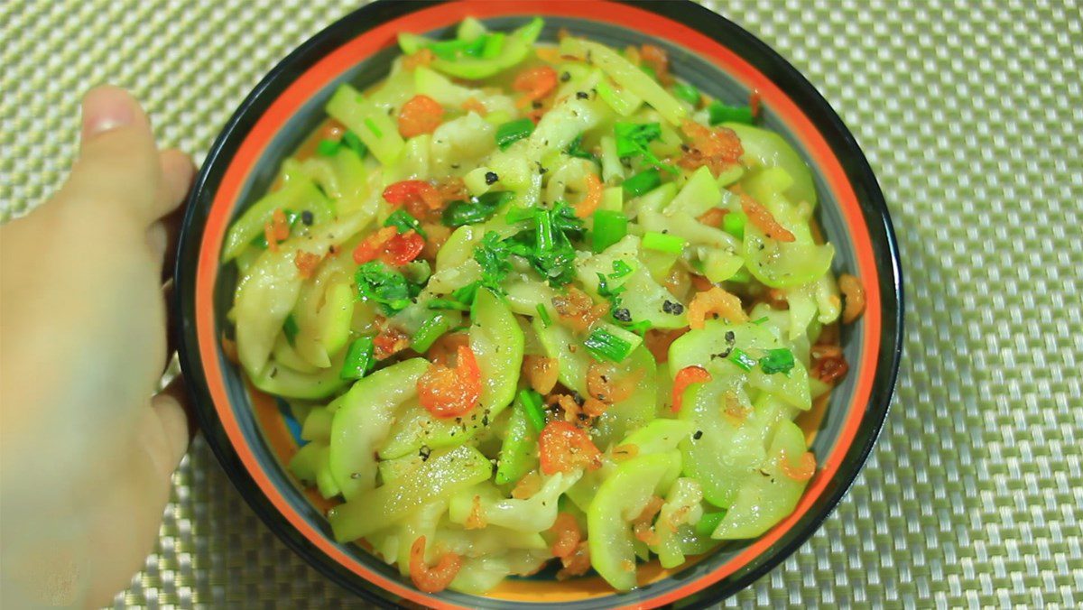 Stir-fried gourd with dried shrimp