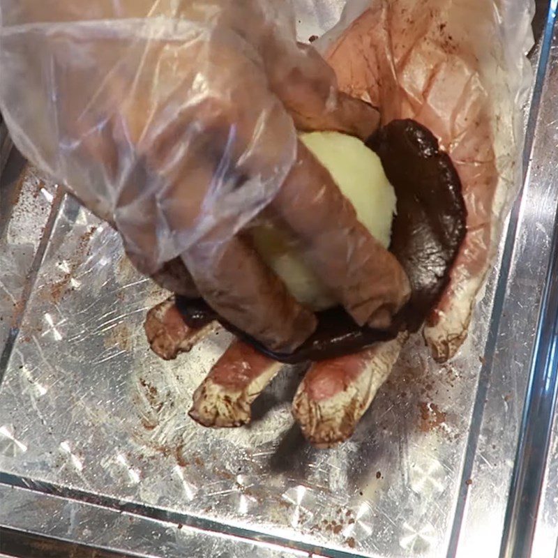 Step 4 Wrapping the cake Chocolate mooncake with coconut filling