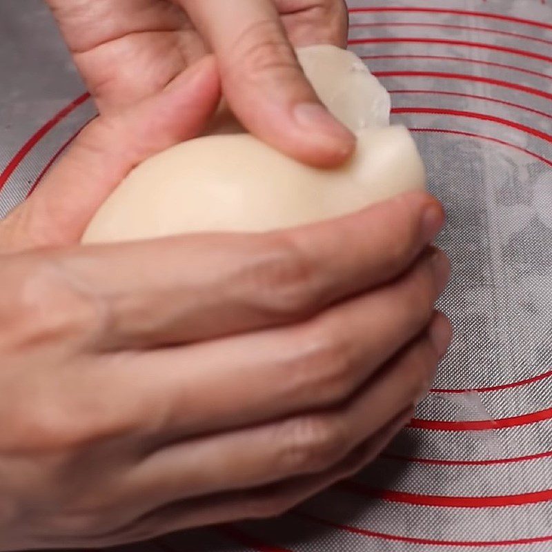 Step 6 Wrap the filling and decorate Durian mung bean cake