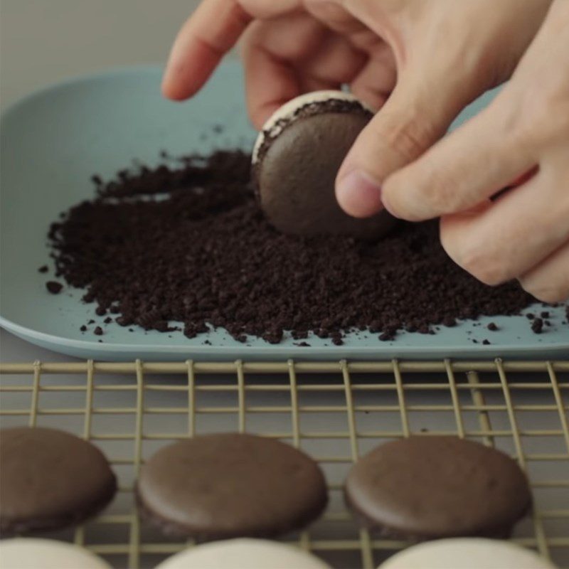 Step 5 Pumping cream filling and completing Oreo macaron