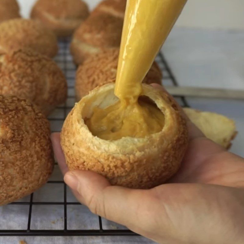 Step 6 Fill with mango sauce and whipped cream Mango cream puff