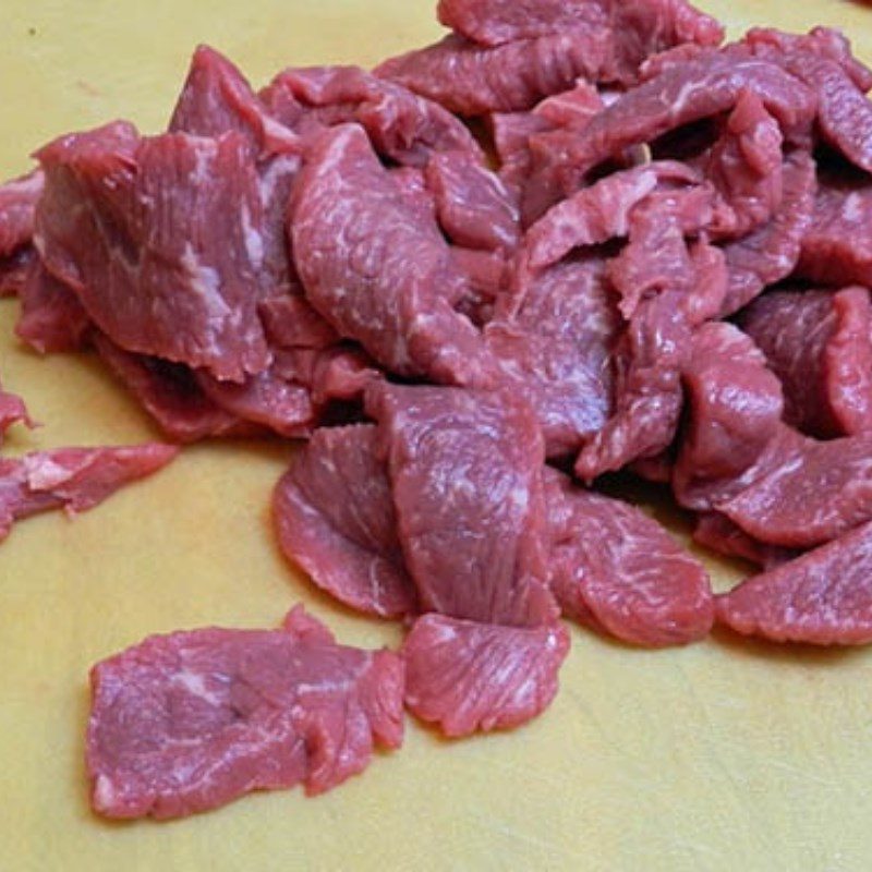 Step 1 Prepare beef for Fried noodles with celery