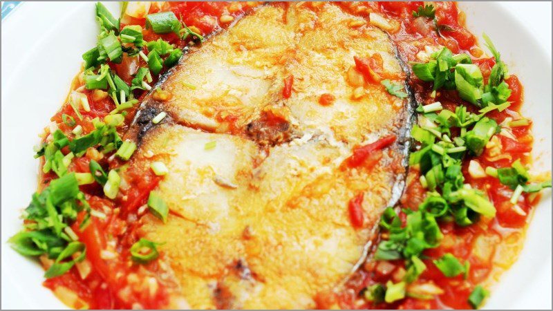 Braised red snapper with tomatoes