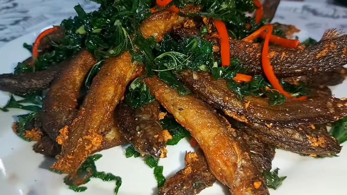 Fried loach with betel leaves