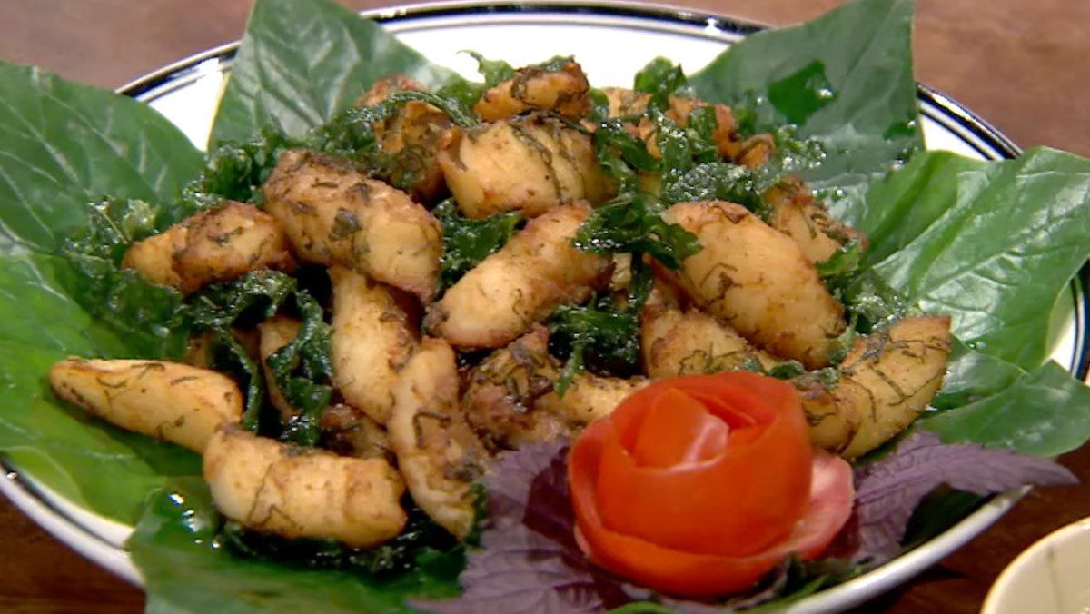 Fried Pangasius with Betel Leaves