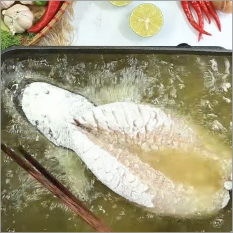 Step 2 Fry the fish Fried Snakehead Fish with Tamarind Sauce