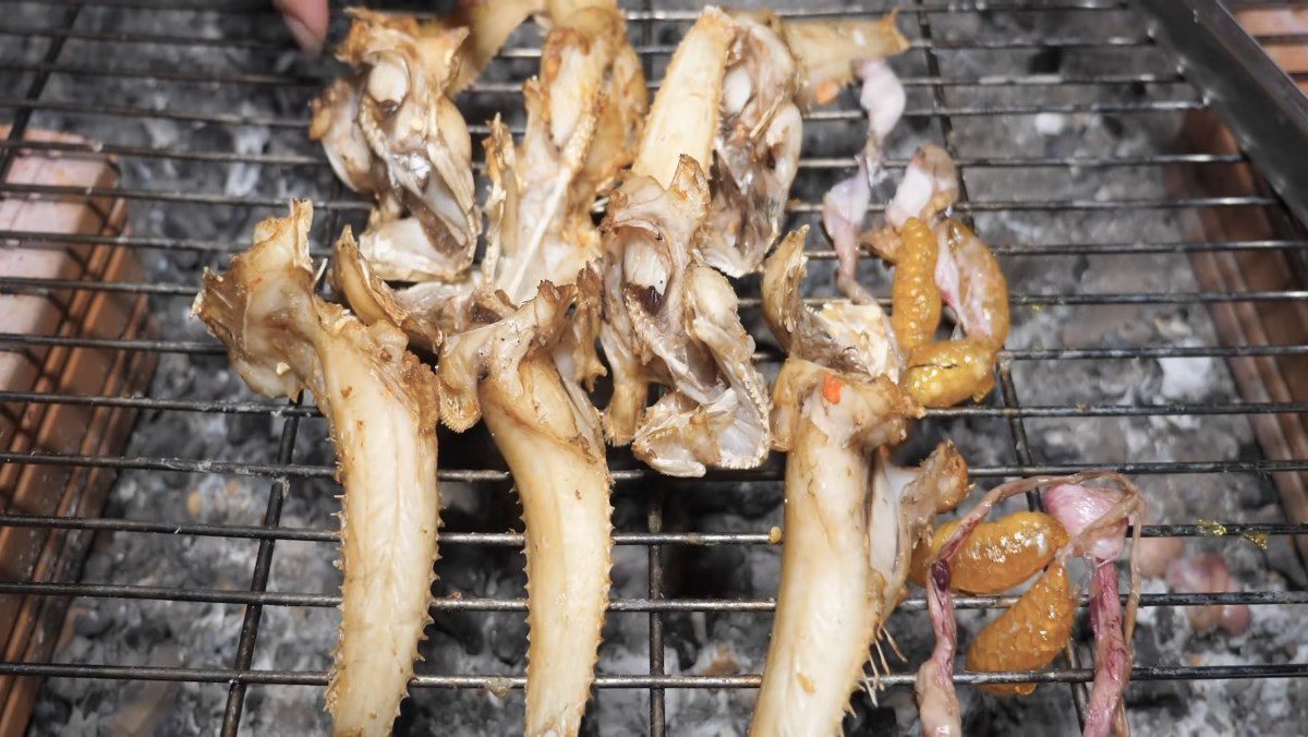 Grilled frog legs with chili salt