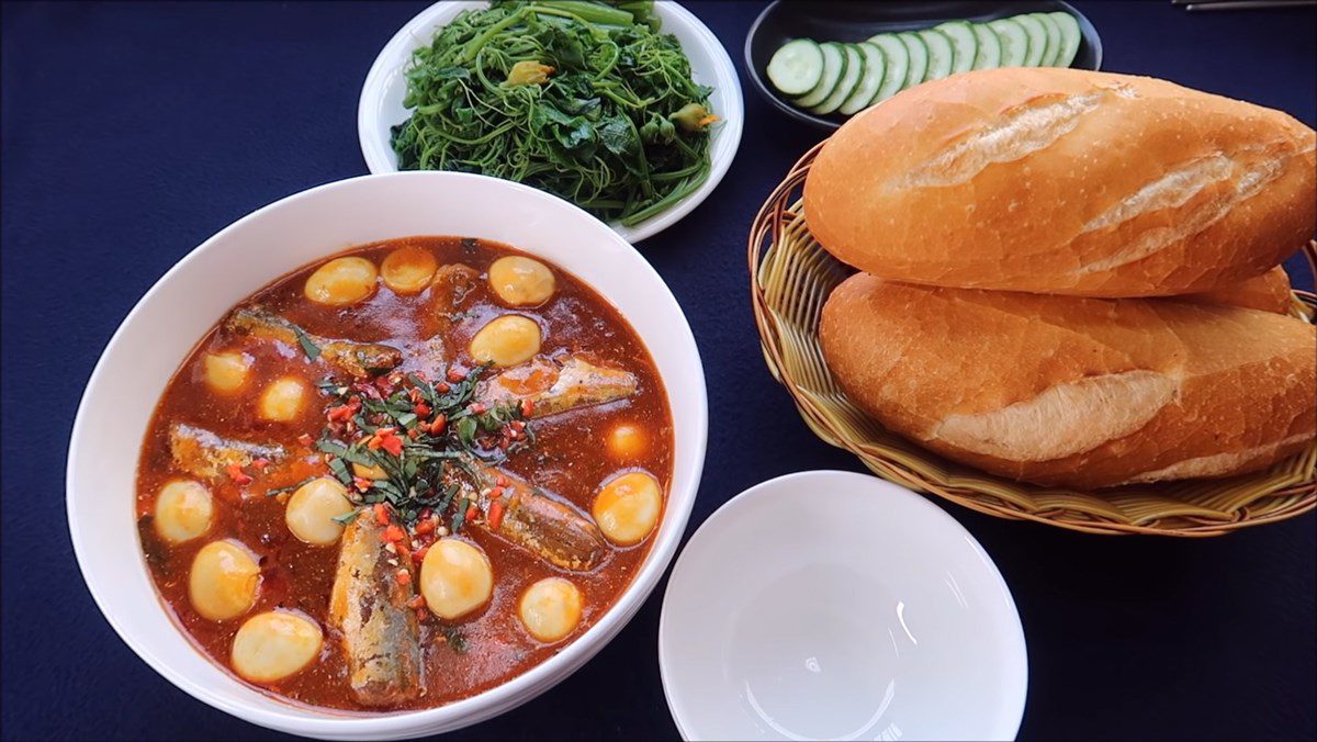 Canned sardines braised with quail eggs