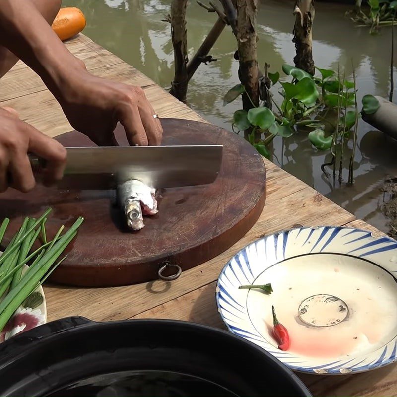 Step 1 Prepare the mackerel for Mackerel braised with young jackfruit