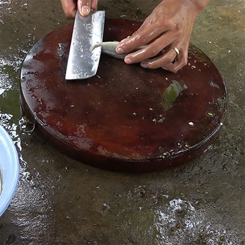 Step 1 Prepare the mackerel for Mackerel braised with young jackfruit