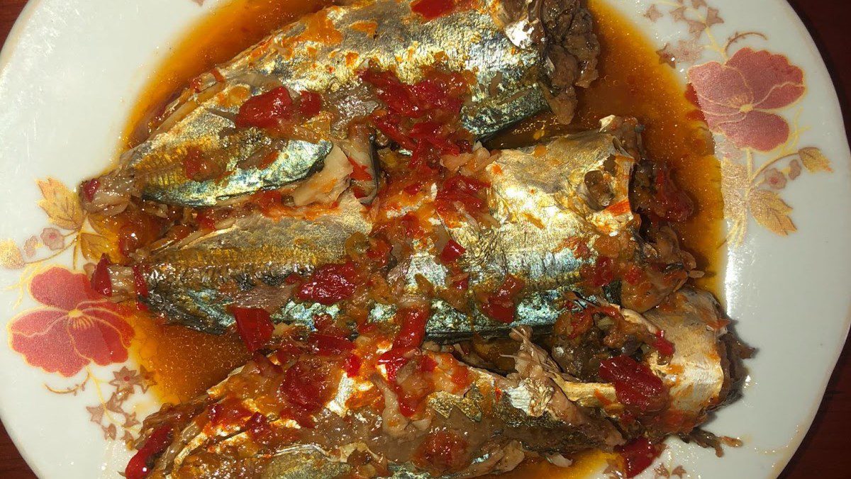 Mackerel braised with garlic and chili (recipe shared by a user)